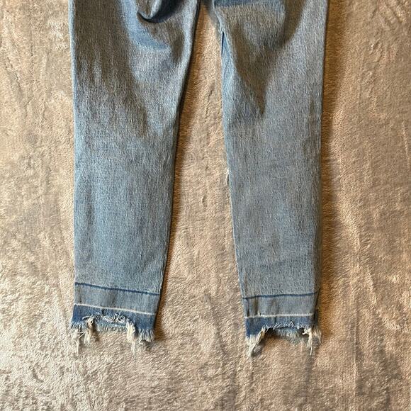 Abercrombie & Fitch High Rise Mom Jeans Size 26 Regular Distressed - Picture 7 of 8
